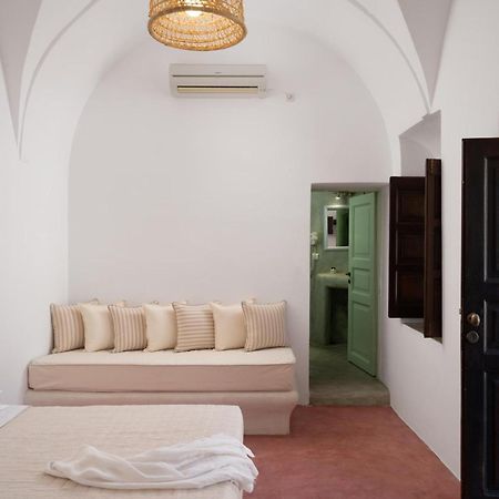 Madame Kalitsi Cozy Suites Firá Buitenkant foto