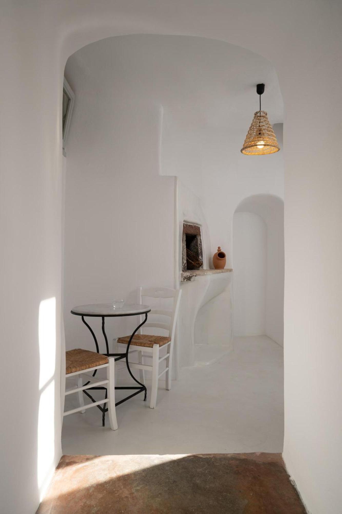 Madame Kalitsi Cozy Suites Firá Buitenkant foto