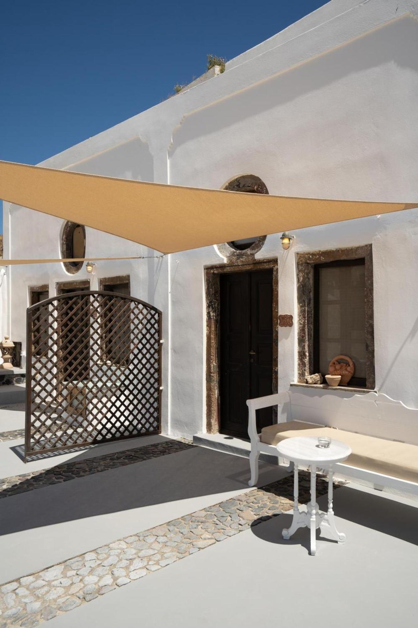 Madame Kalitsi Cozy Suites Firá Buitenkant foto