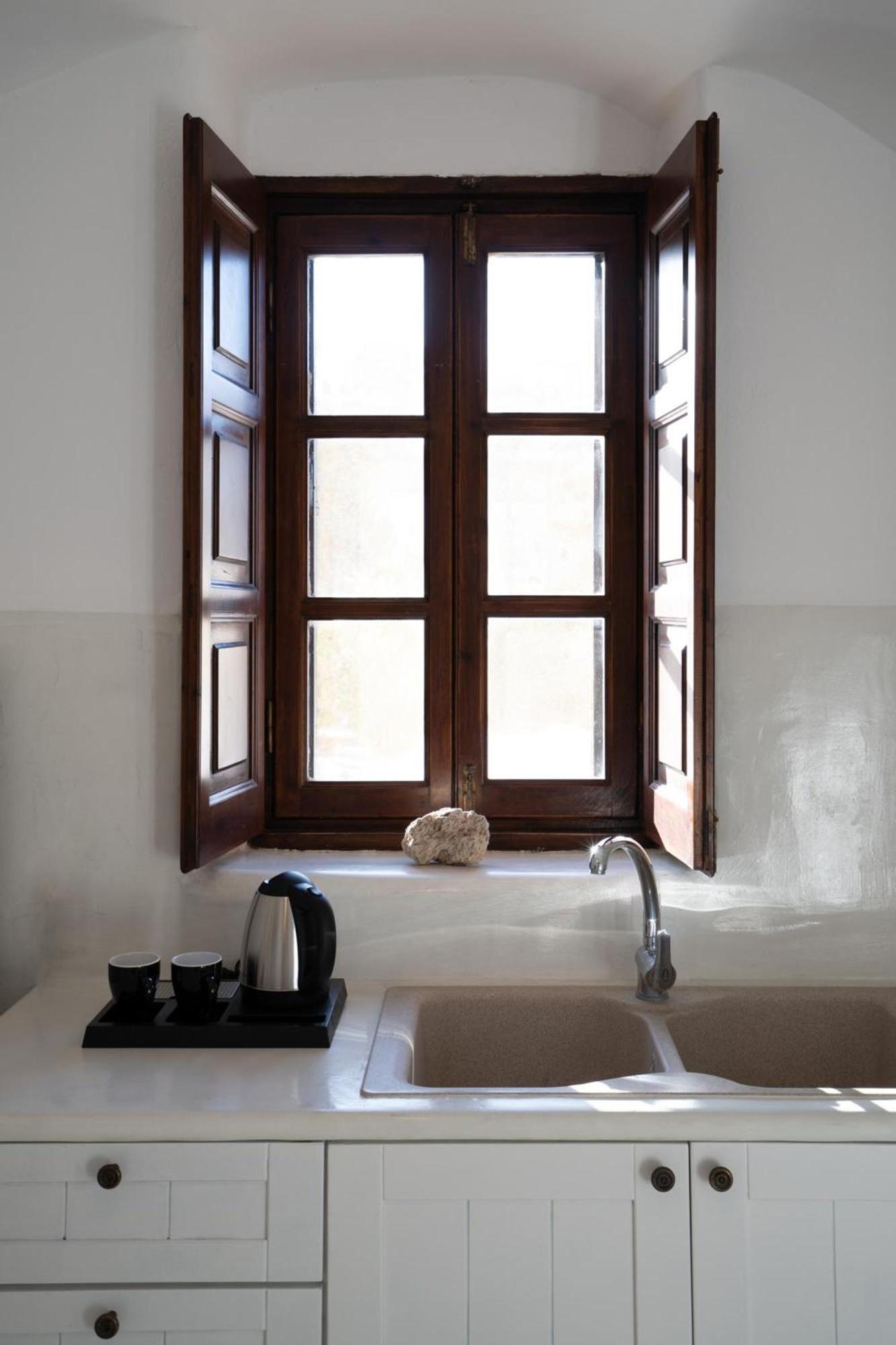 Madame Kalitsi Cozy Suites Firá Buitenkant foto
