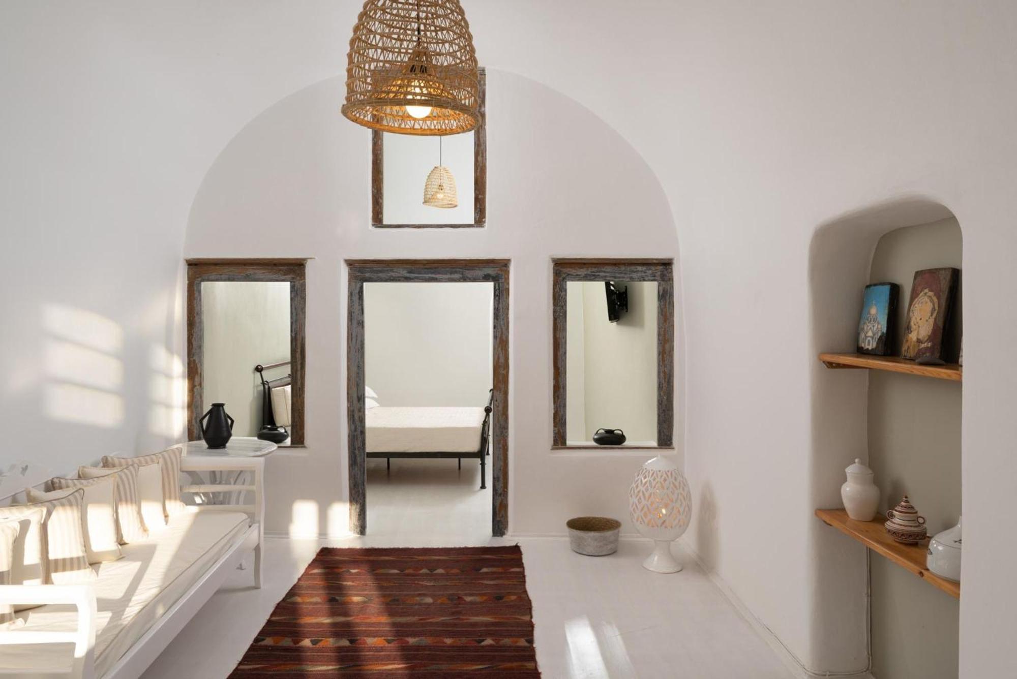 Madame Kalitsi Cozy Suites Firá Buitenkant foto