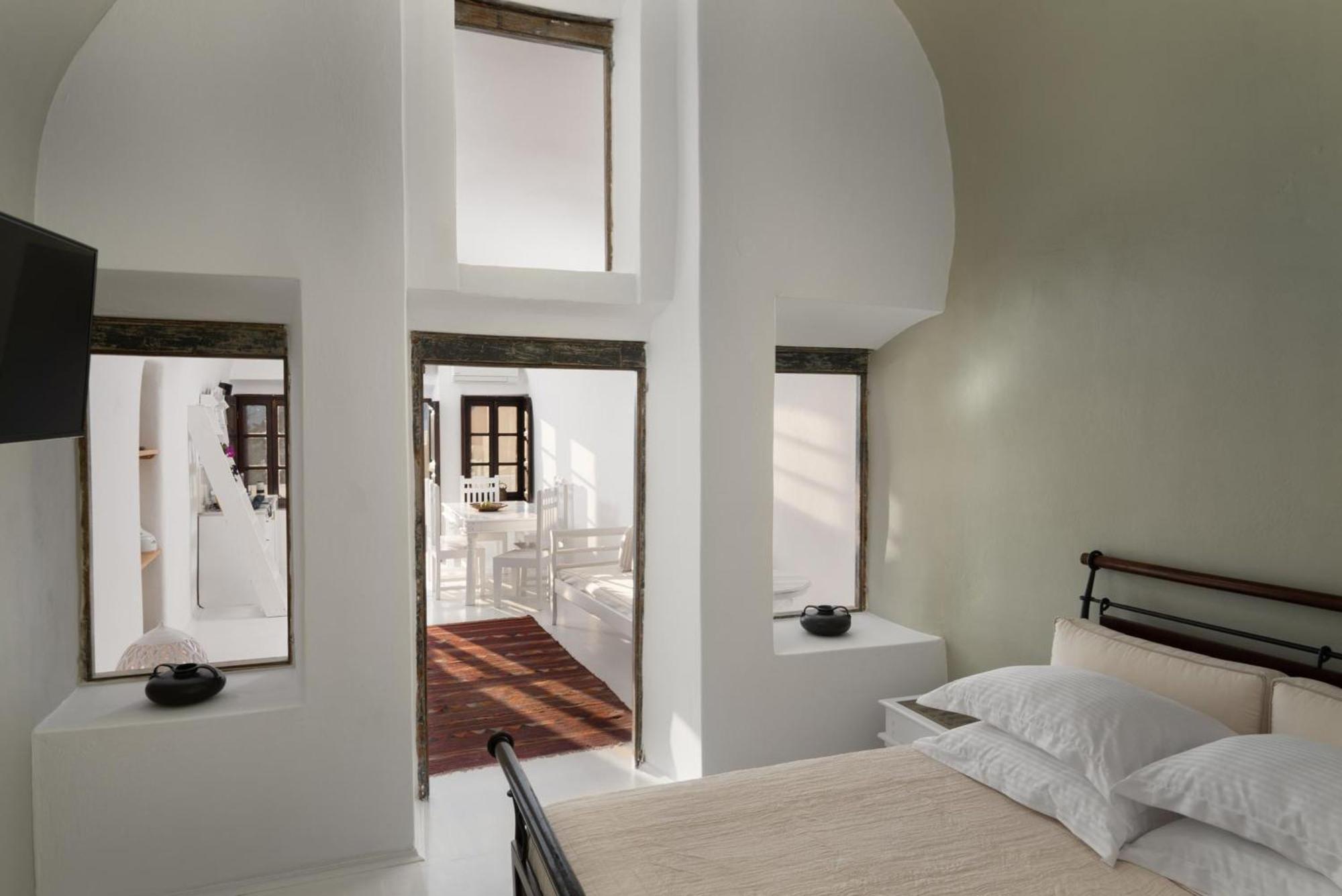 Madame Kalitsi Cozy Suites Firá Buitenkant foto