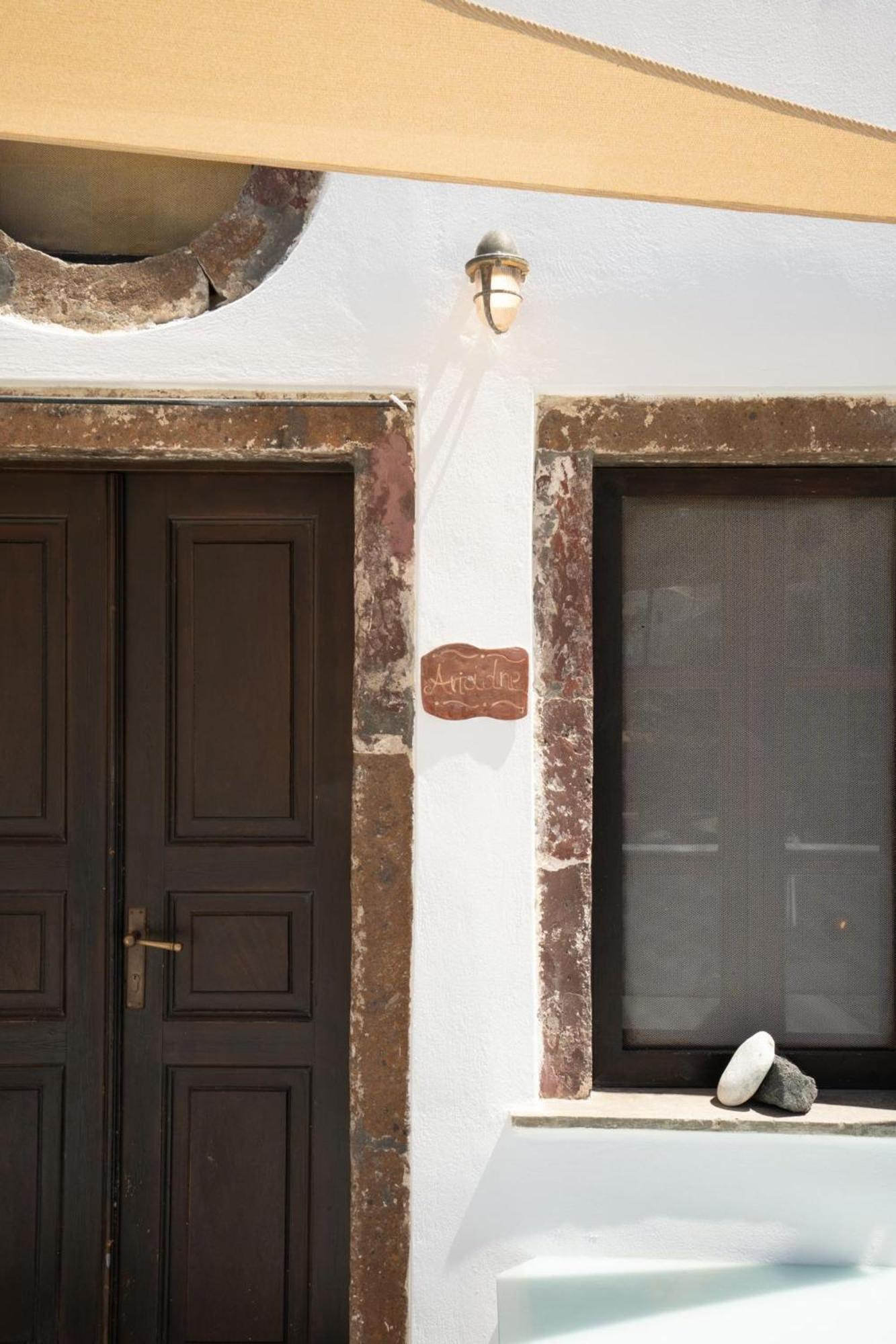 Madame Kalitsi Cozy Suites Firá Buitenkant foto