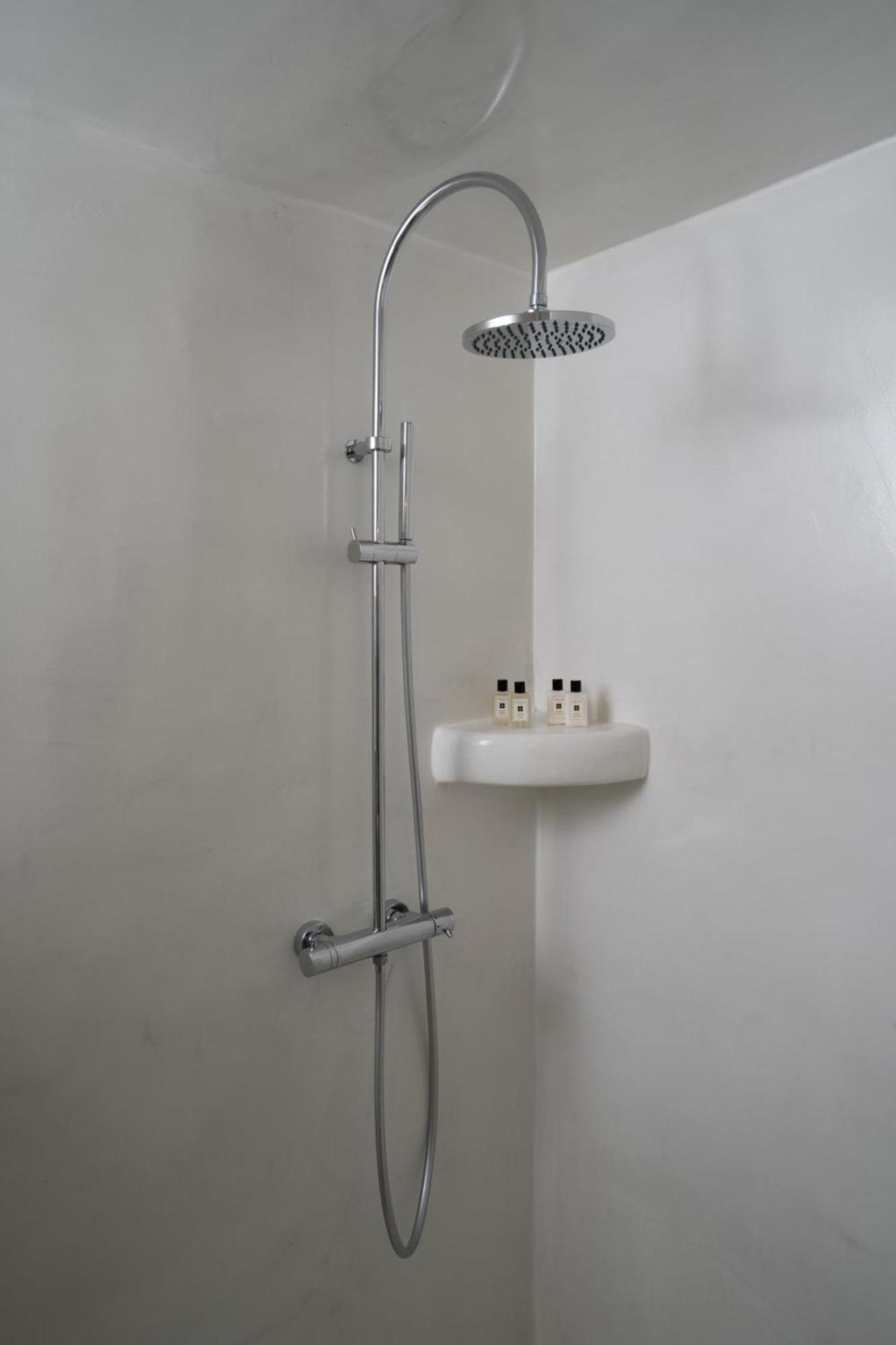 Madame Kalitsi Cozy Suites Firá Buitenkant foto
