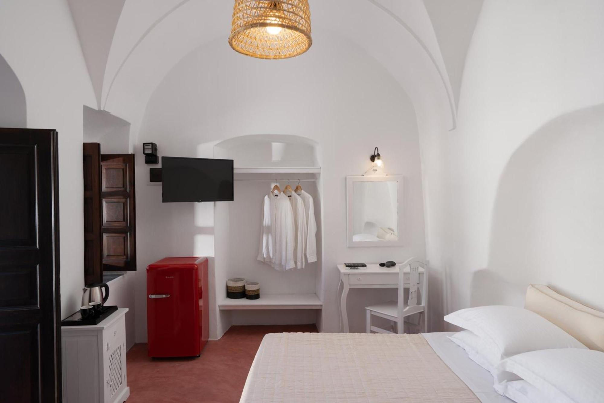 Madame Kalitsi Cozy Suites Firá Buitenkant foto