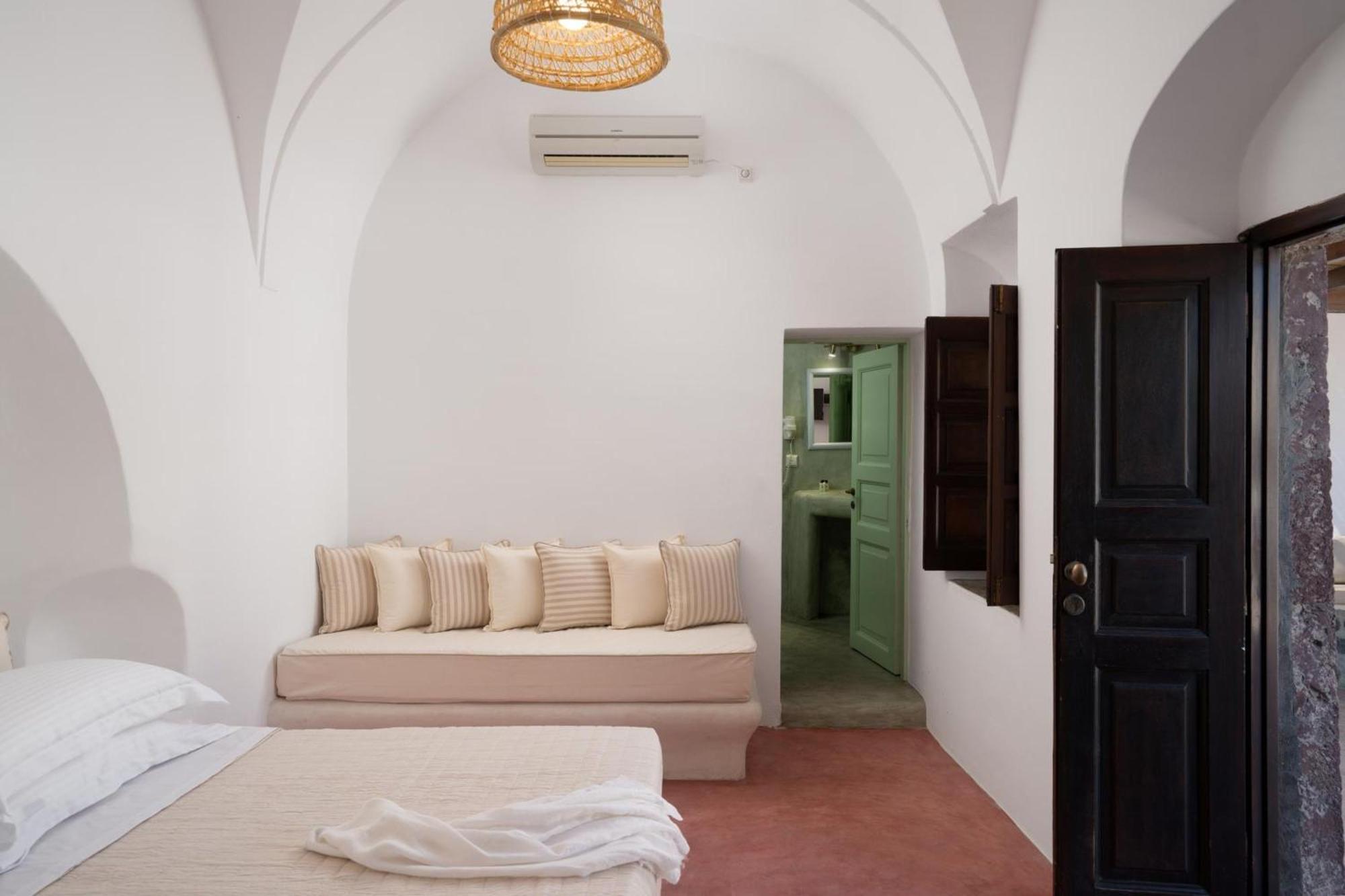 Madame Kalitsi Cozy Suites Firá Buitenkant foto