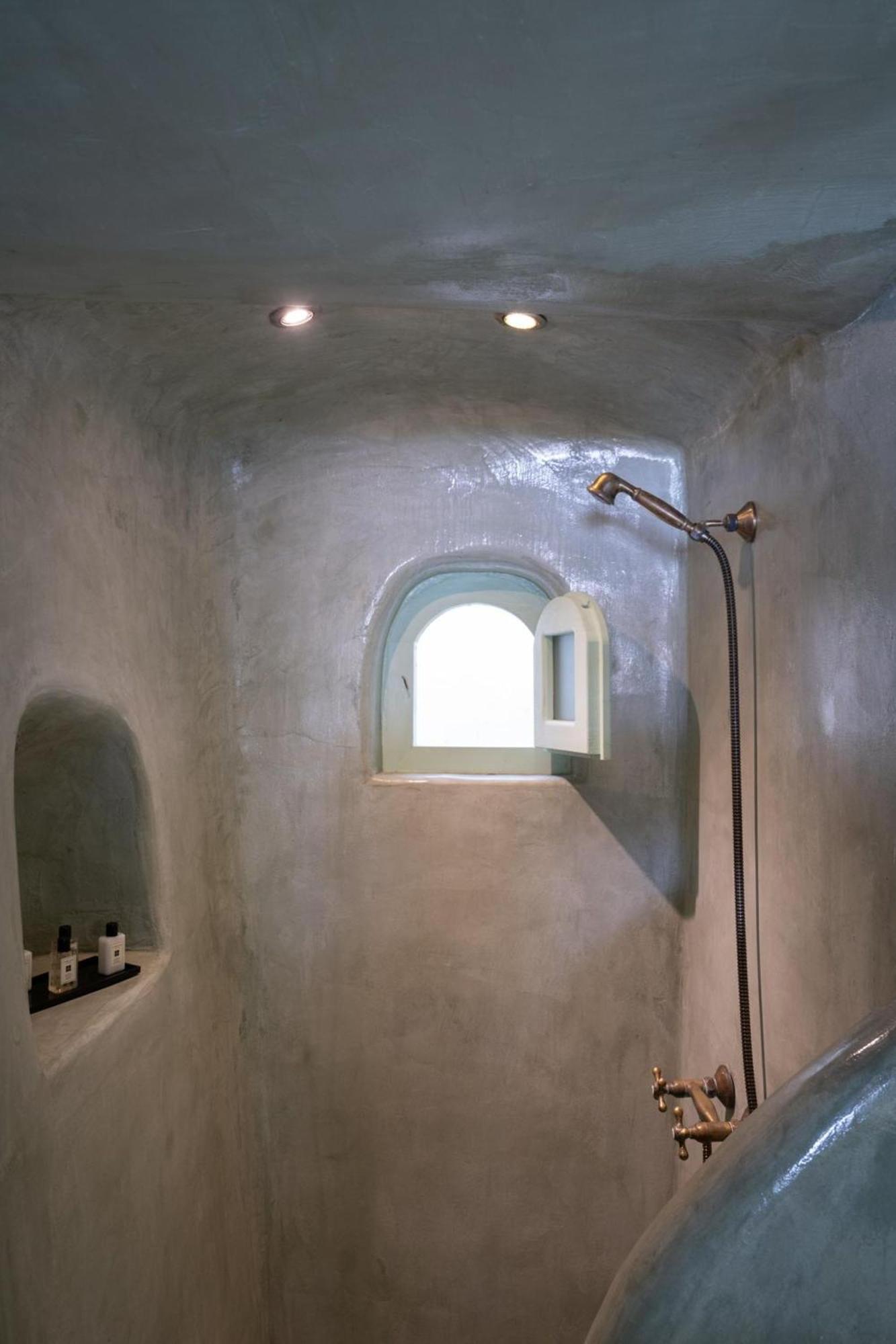 Madame Kalitsi Cozy Suites Firá Buitenkant foto