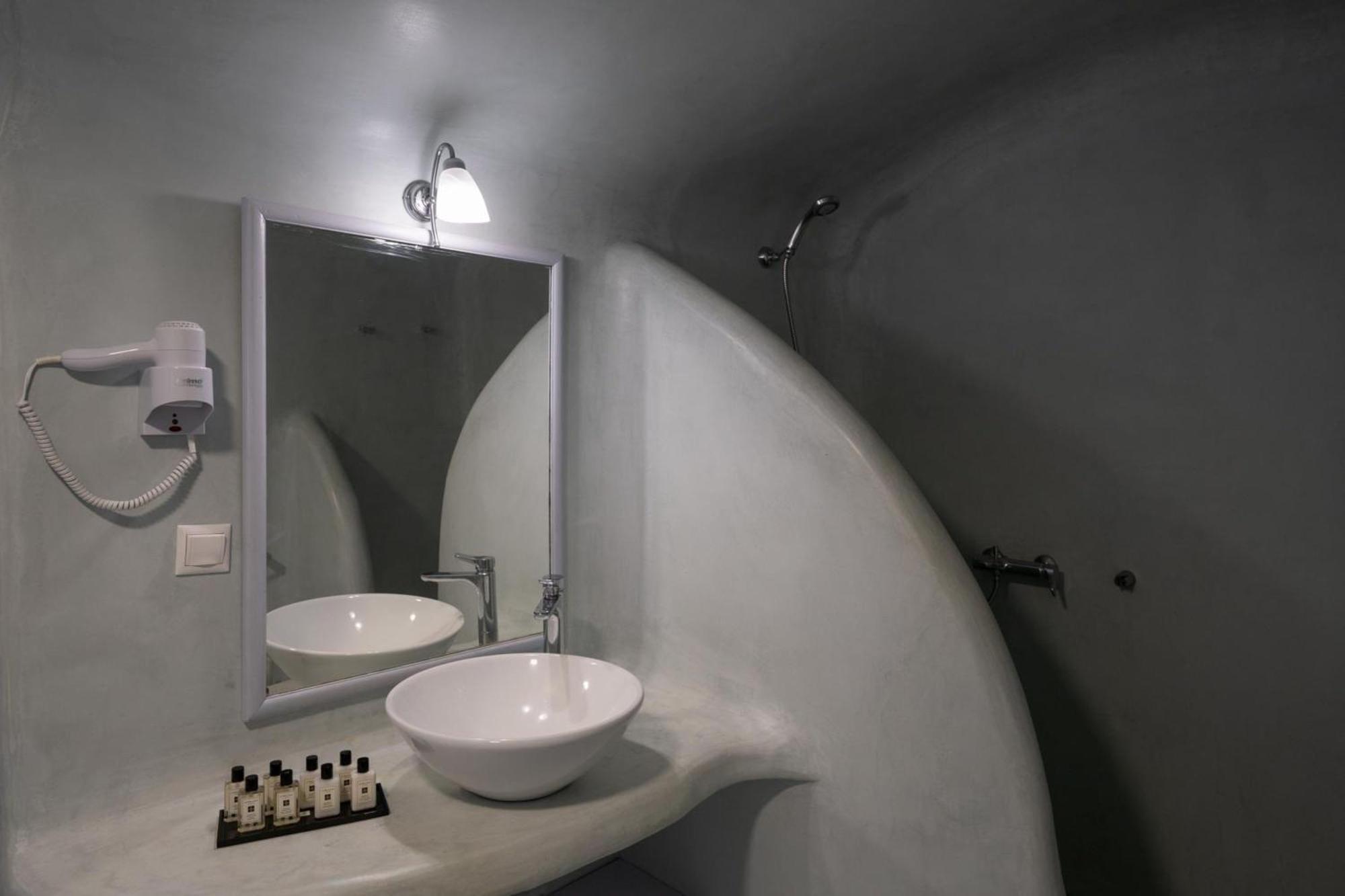 Madame Kalitsi Cozy Suites Firá Buitenkant foto