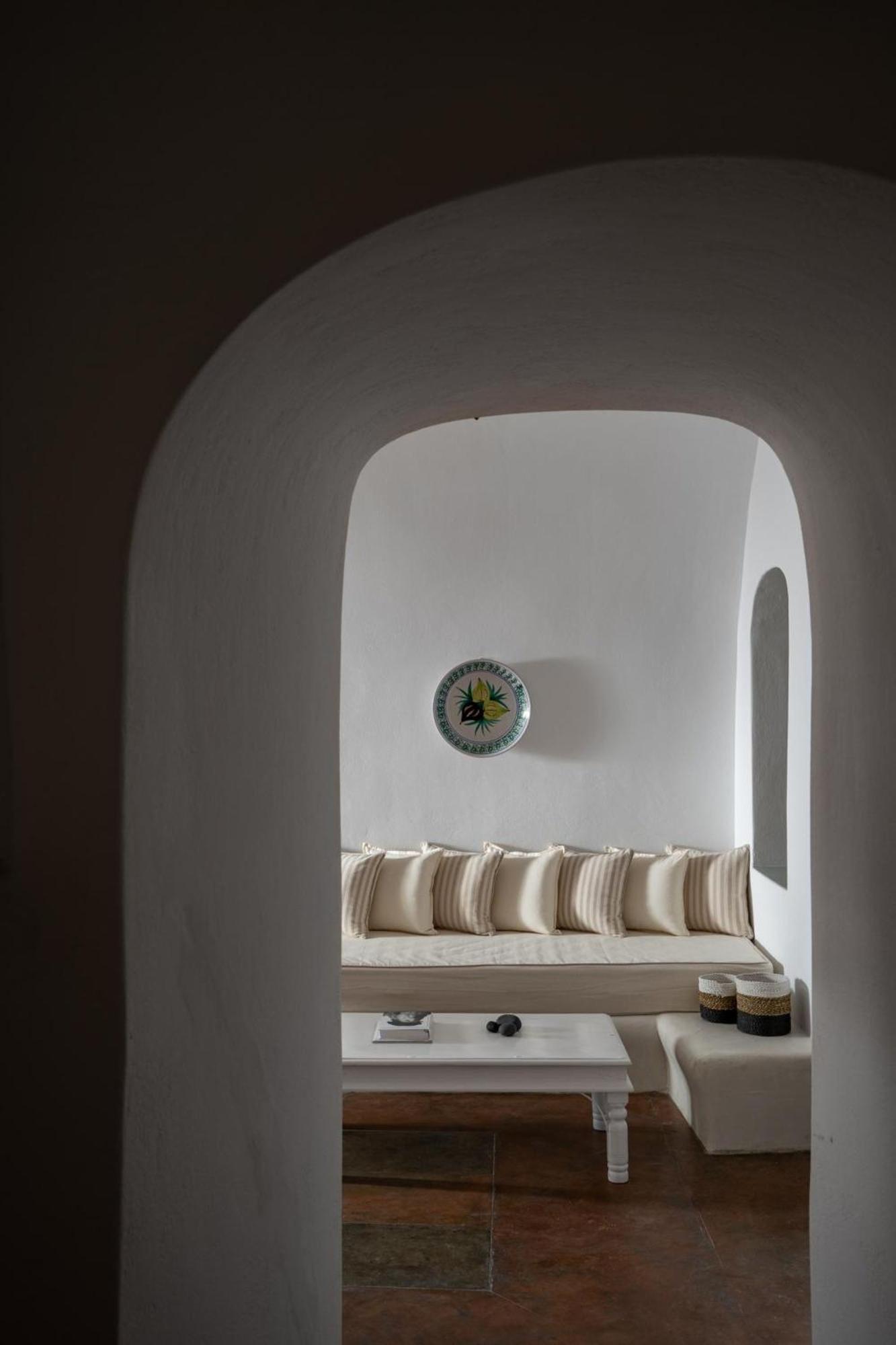 Madame Kalitsi Cozy Suites Firá Buitenkant foto