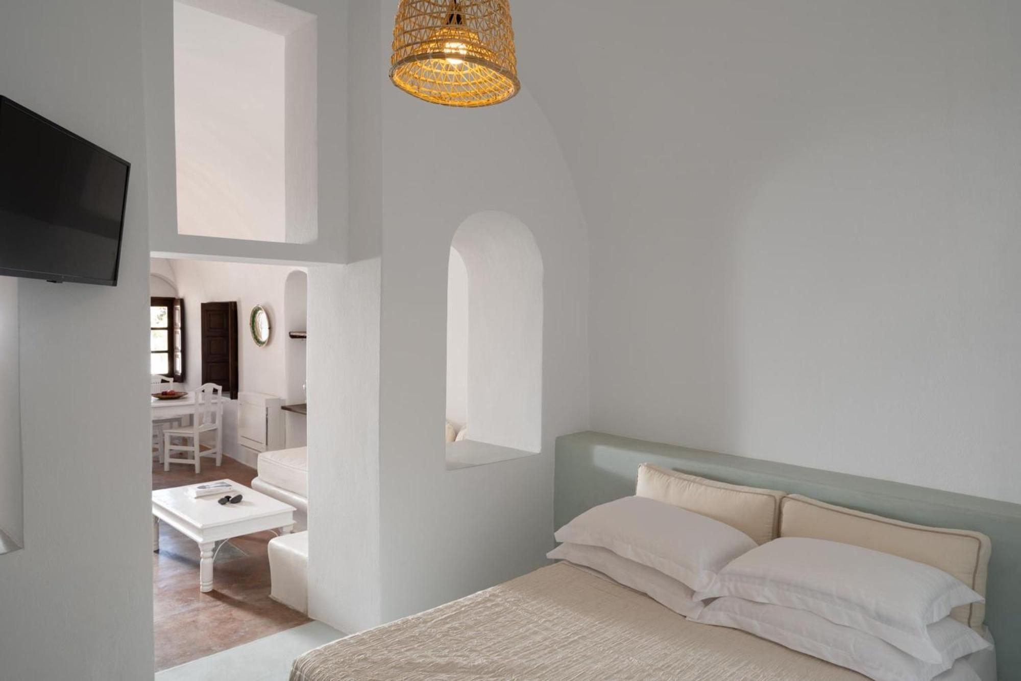Madame Kalitsi Cozy Suites Firá Buitenkant foto