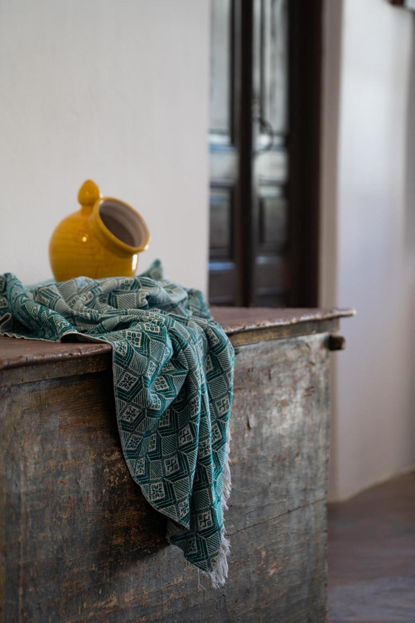 Madame Kalitsi Cozy Suites Firá Buitenkant foto